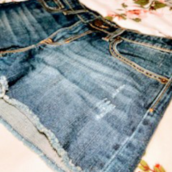 Sexy Distressed Boyfriend Shorts - Picture 3 of 5